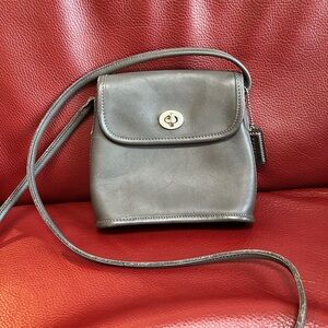 Elegant Gray Leather Crossbody Bag